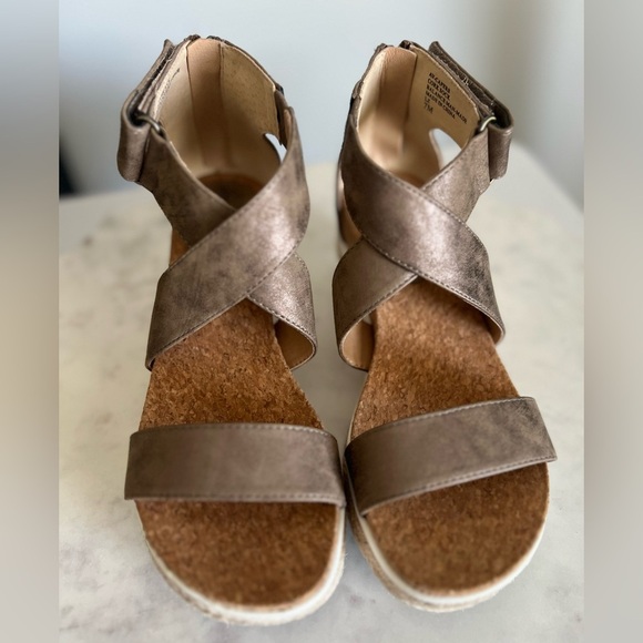 Brown Suede-Like Sandals with Crisscross Straps and Wedge Heel - Picture 1 of 10